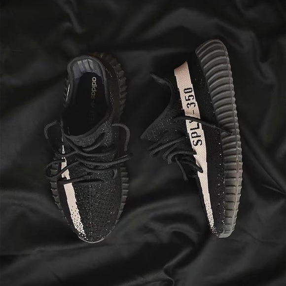 Yeezy 350 v2 black - Picture 4 of 5